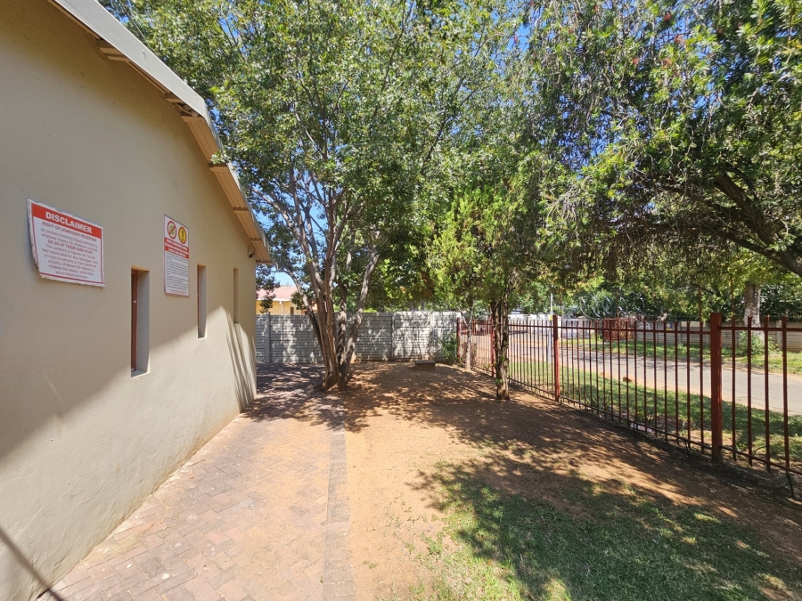 8 Bedroom Property for Sale in Brandwag Free State